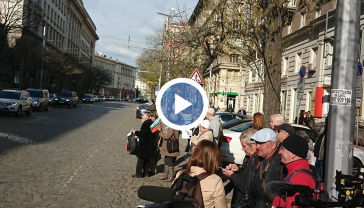 Енергийният регулатор решава окончателно с колко ще поскъпнат парно и топла вода в страната