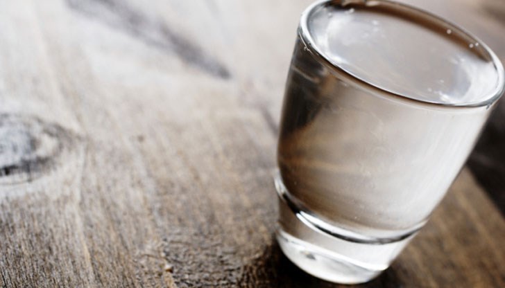 Слагайте водка на лицето и косата си и след 7 дни ще останете без думи Слагайте водка на лицето и косата си и след 7 дни ще останете без думи