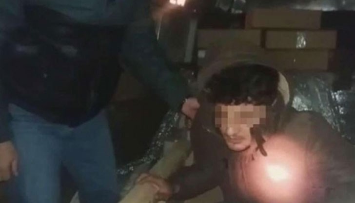 Мигрантите са били натъпкани в сандъци