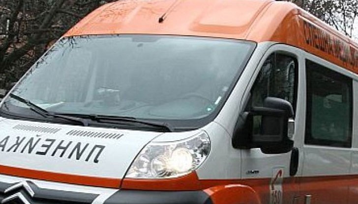 Тя е настанена в болница с натъртване на главата