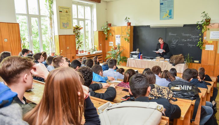 Учениците се запознаха отблизо с правосъдната система