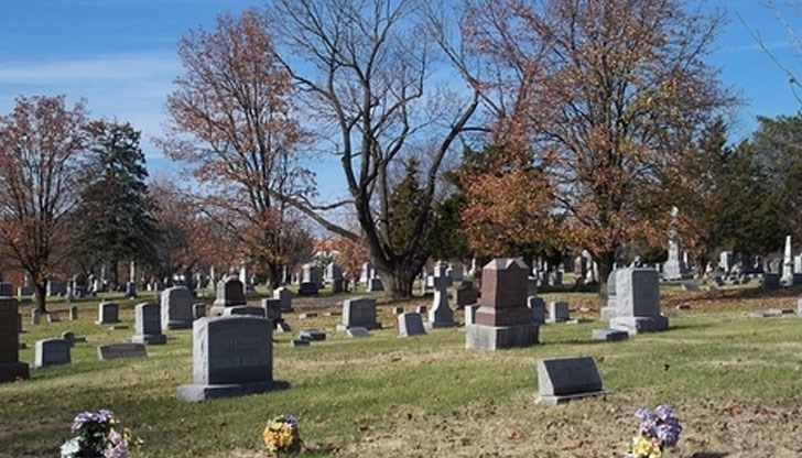 Днес не се кроят и шият дрехи, защото, който се облече с такава дреха, ще умре Днес не се кроят и шият дрехи, защото, който се облече с такава дреха, ще умре