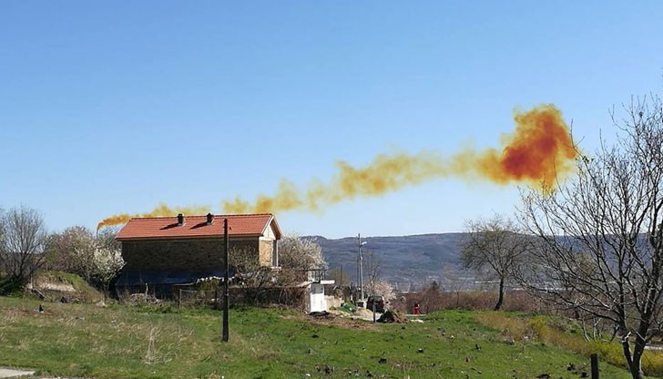 Местните са нарекли замърсяването "Лисича опашка"