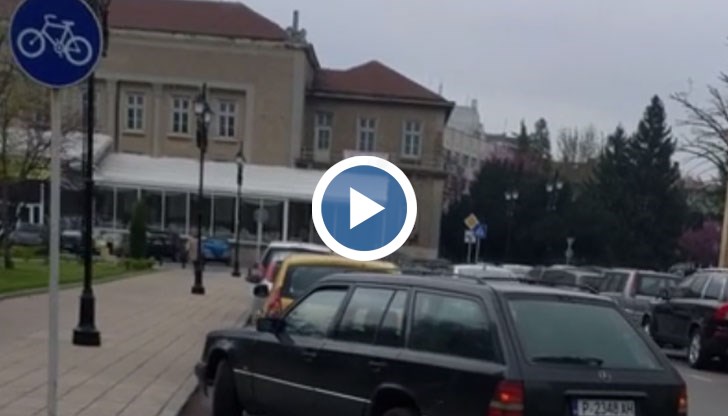 Паркирането по велоалеите в Русе е нещо абсолютно нормално