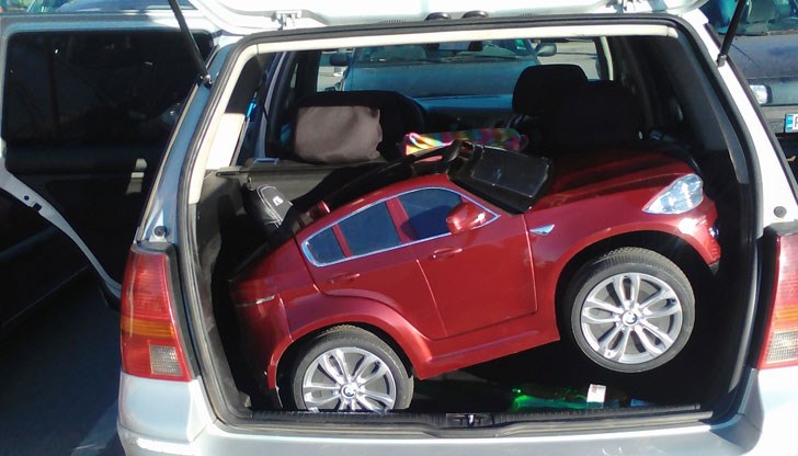 Някои хора са тръгнали да пазаруват с подвижните си гаражи