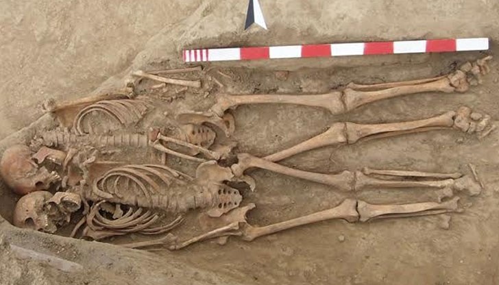Открит е некропол с 23 скелета, между които и на бебе