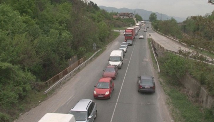 Опашката от пътуващи за София автомобили вече е пет километра