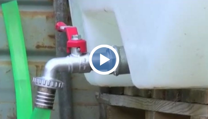 Решението в града да има водоноски се взе снощи, след като от три министерства препоръчаха водата от чешмите да не се използва за пиене и готвене поради завишените стойности на уран