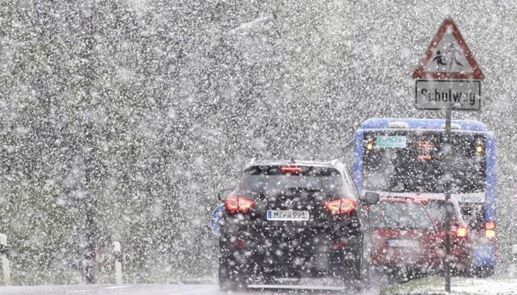 Пътищата в Североизточна Румъния са блокирани от сняг