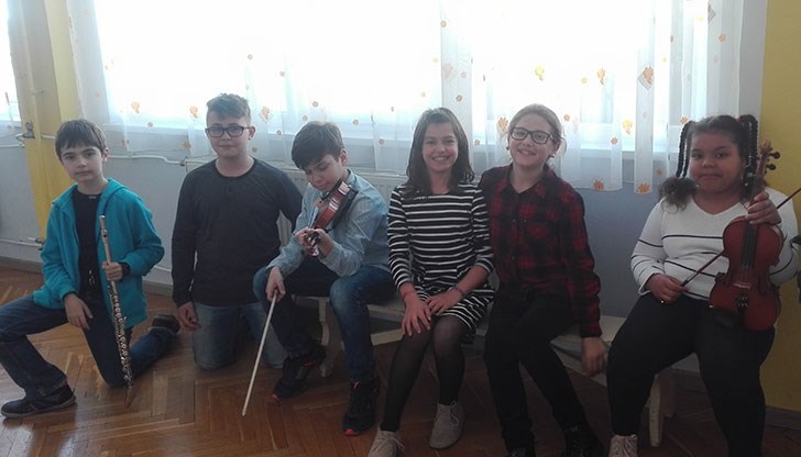 Малките изпълнители изпълниха класически пиеси от български и чужди композитори