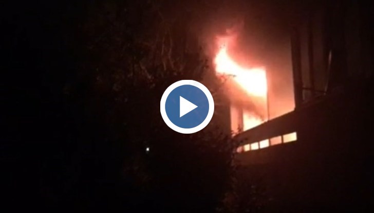 Пострадали са трима пожарникари и няколко деца