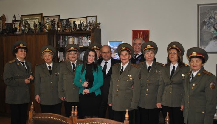 Стотици русенци избраха да поднесат своите пожелания към г-н Стоилов по телефона и във Фейсбук