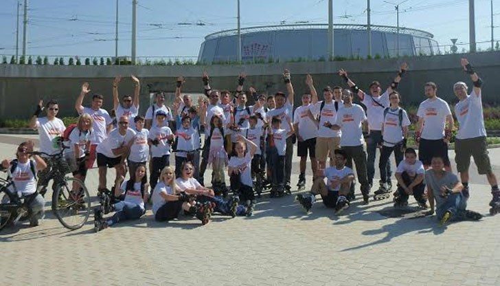 Събитието е под наслов "Да караме заедно ролери в Русе и Букурещ" Събитието е под наслов "Да караме заедно ролери в Русе и Букурещ"