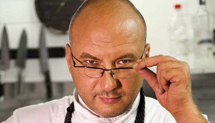 Защо той, вместо инспектори, убеждава собственици на ресторанти, че е нужно да се спазва някаква хигиена Защо той, вместо инспектори, убеждава собственици на ресторанти, че е нужно да се спазва някаква хигиена