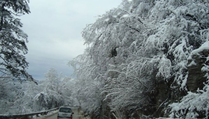 Снежната покривка е около 5 см.