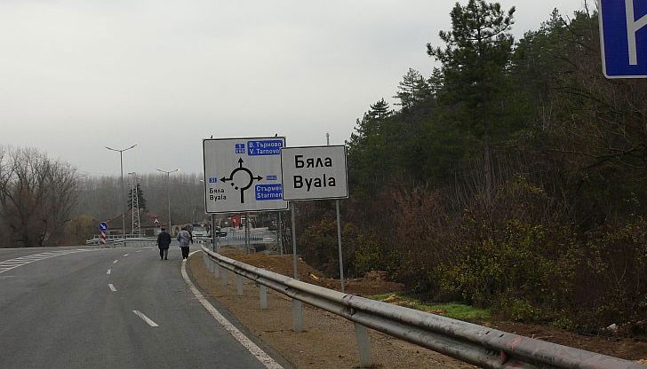 Движението се осъществява в една лента Движението се осъществява в една лента