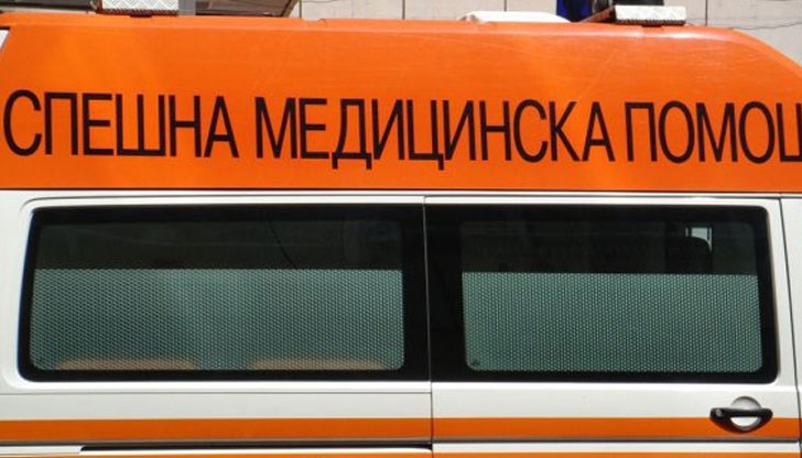 Човекът спира, за да помогне на катастрофирала кола, но шофьорът на "БМВ"-то не е отреагирал и го блъска