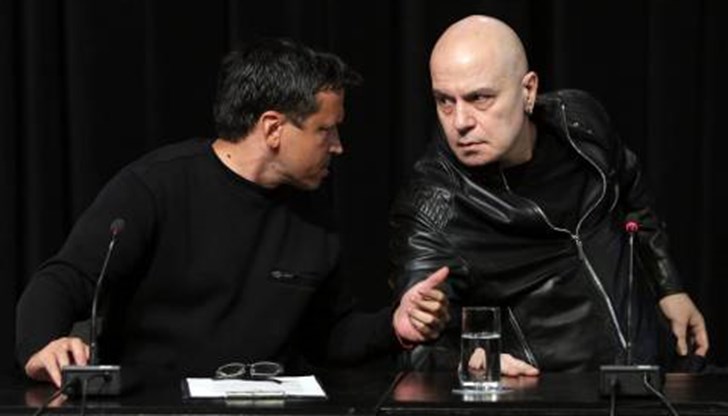 Журналистът се яви в студиото заедно със съдия от районния съд в Свиленград Журналистът се яви в студиото заедно със съдия от районния съд в Свиленград