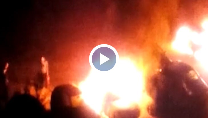 Бяхме събудени от няколко гърмежа, видяхме горящите коли