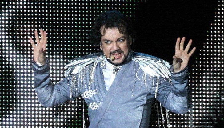 Русия погна певецът заради неплатени задължения към фалирала банка, а САЩ за убийство на охранител Русия погна певецът заради неплатени задължения към фалирала банка, а САЩ за убийство на охранител