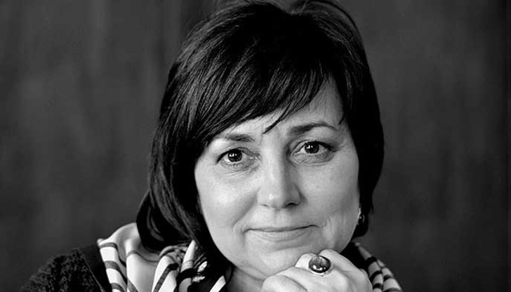 Гледам една професорка, която ни обяснява, че трябва да спрем да ядем, защото в храната ни най-вредни били солта и захарта