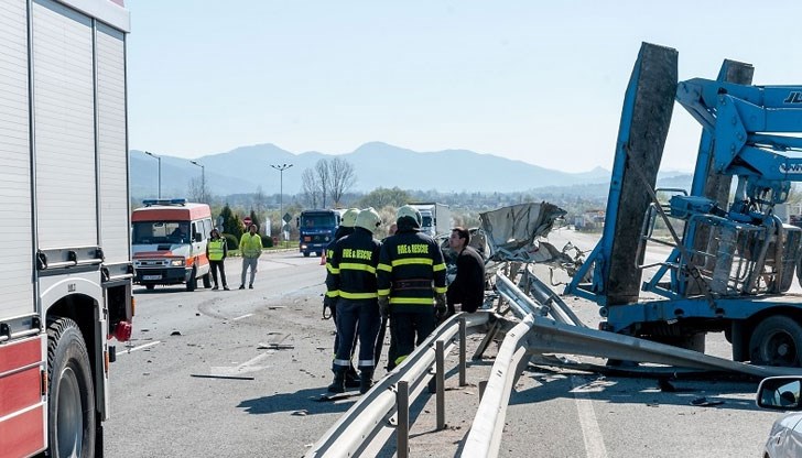 Според полицейските служители, пътниците в пикапа са употребили алкохол