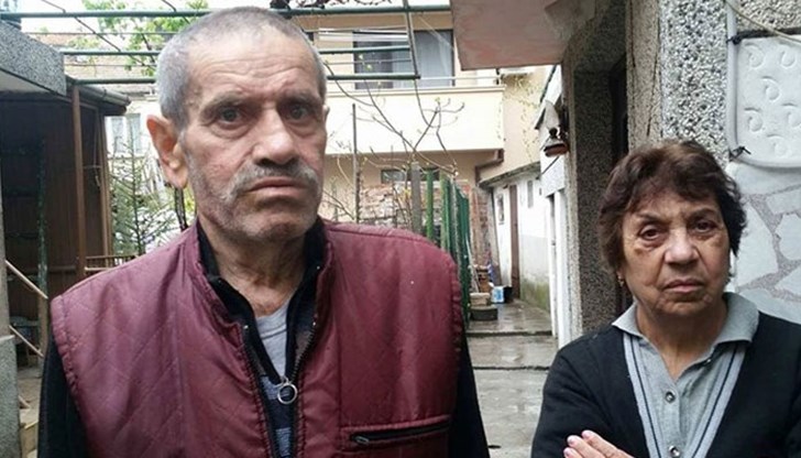 71-годишният Димитър Чешмеджиев от Поморие потреперва, докато описва преживяванията си в частен хоспис в Елин Пелин