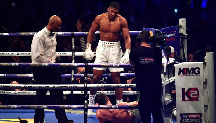 Британецът разби ветерана Владимир Кличко с технически нокаут в предпоследния рунд