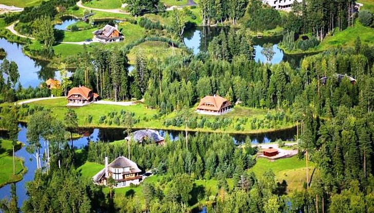 300 къщички има в земния рай