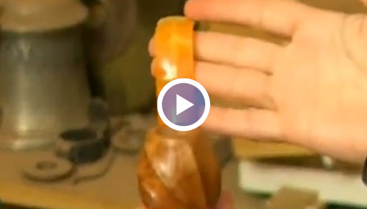 Десислав Гечев, който по образование е художник и преподавател по рисуване, е превърнал занаята в изкуство