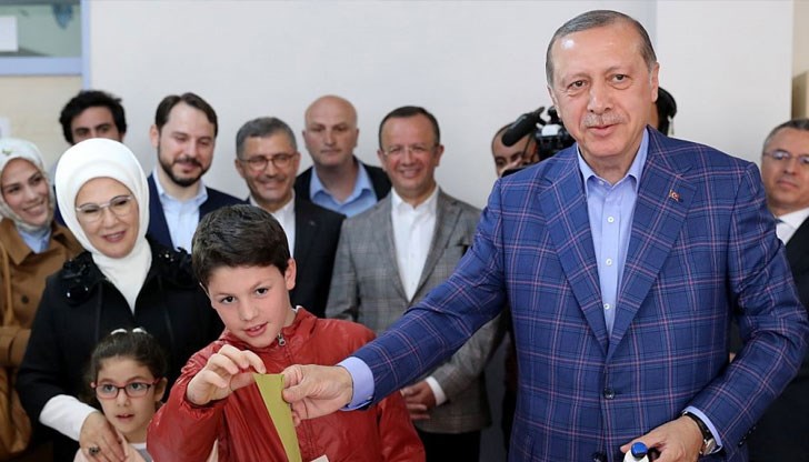 Резултатите развързаха ръцете на Ердоган, а това крие редица рискове, твърди експертът по балкански въпроси Любомир Желев