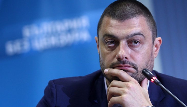 Що за "бяла държава" е тази, в която олигархията, вместо да е на подсъдимата скамейка, си пие кафето и уискито