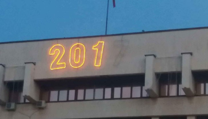Русенец пита кмета кой ще оправи надписа "2017" над Общината