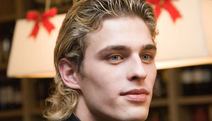 Руският сексимвол толкова е закъсал с парите, няма и работа, но изключват версията, че е опитал да се самоубие