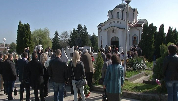 Почитат паметта на 12-те деца, загинали при катастрофата в река Лим