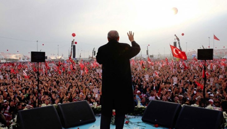 Ние нямаме власт да прощаваме на убийците на нашите герои-мъченици, ние не можем да им простим, заяви пред хиляди турци президента Ние нямаме власт да прощаваме на убийците на нашите герои-мъченици, ние не можем да им простим, заяви пред хиляди турци президента