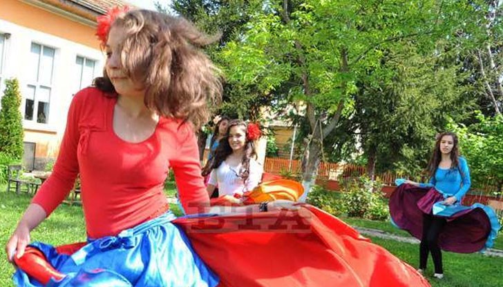 Днес празникът ще е в Русе и град Борово, а на 8 април - в село Иваново и град Ветово