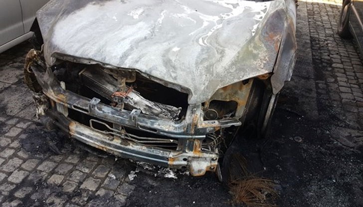 Горели са джип „Шевролет Каптива” и микробус „Мерцедес”, купен само преди седмица