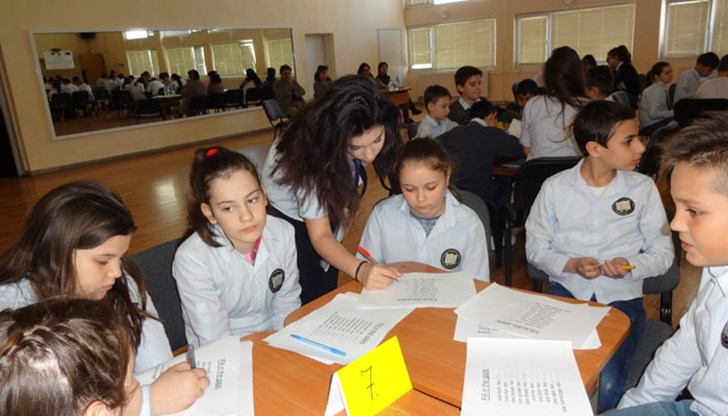 Малки и големи ученици учиха заедно!