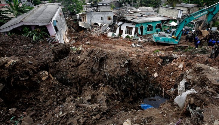 90-метровата планина от боклуци разруши 145 домове