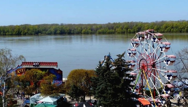 радиционната русенска тарла реди атракциони на Кея радиционната русенска тарла реди атракциони на Кея