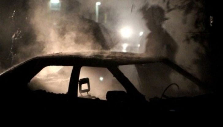 Собственикът е започнал да гаси пожара с градински маркуч Собственикът е започнал да гаси пожара с градински маркуч