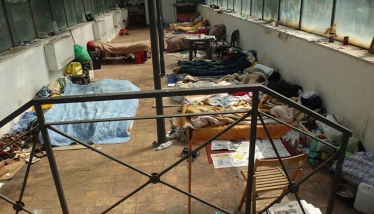 Знам,че искат да ни изгонят, ама аз от тук не мърдам, заявява наглата ромка Малинка