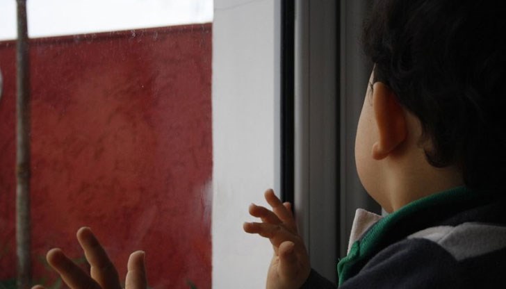 Момченцето й пречело да прави секс с любовника си