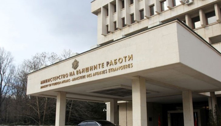 Министерството препоръчва да се следи информацията, свързана със сигурността на посещаваната страна