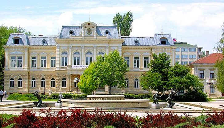 Включената в книгата находка от русенския музей е тесла от пещерата Водна при село Табачка