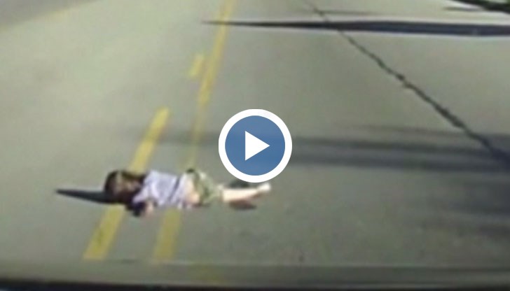 Камера в кола засне ужасния инцидент