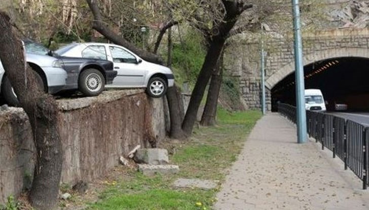 Така паркира русенец в Пловдив