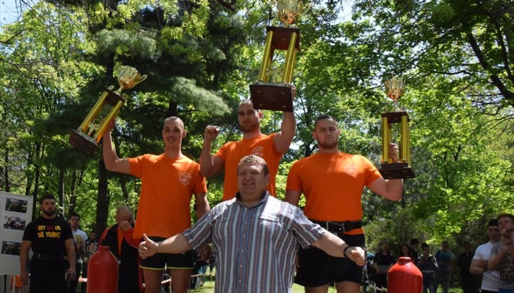 Победителите в състезанието Strong Man в Русенския университет