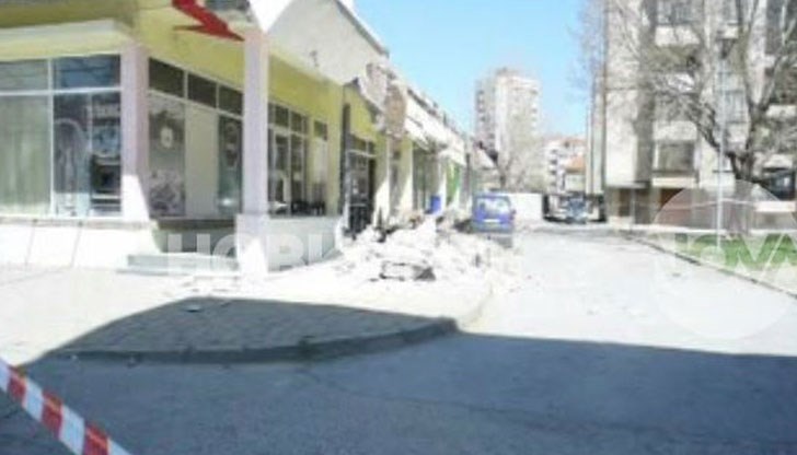 Мястото на инцидента е отцепено и се извършват огледи от специалисти